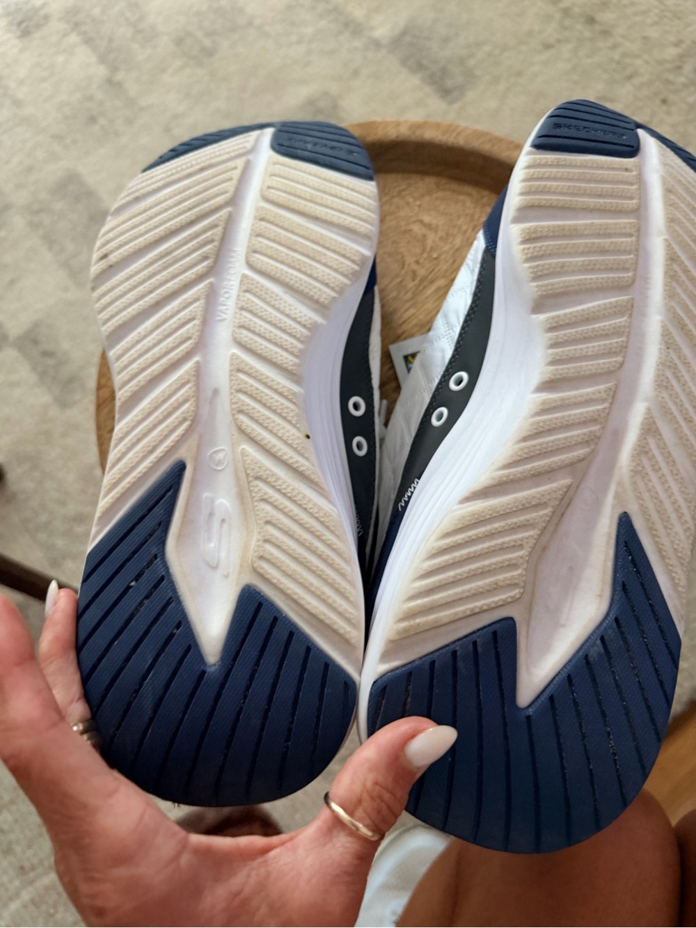 Skechers Hands Free Slip-Ins Cozy Fit Men’s 11 Wide White Navy Sneakers - Picture 7 of 7